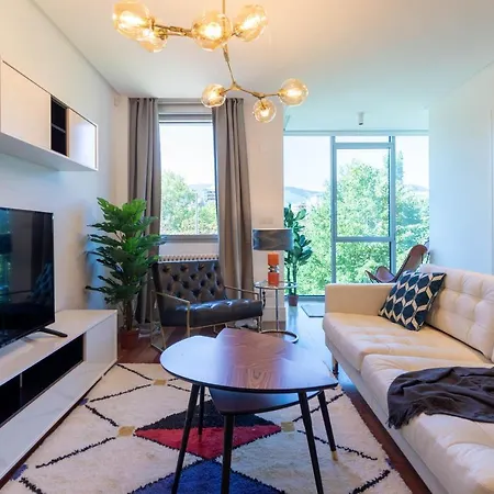 Privileged Views - Guggenheim - Free Parking Apartment *