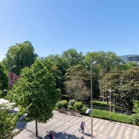 Apartment Privileged Views - Guggenheim - Free Parking Bilbao
